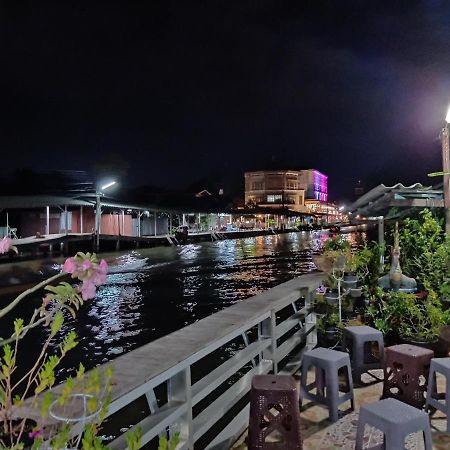 Nr Homestay Ампхава Экстерьер фото